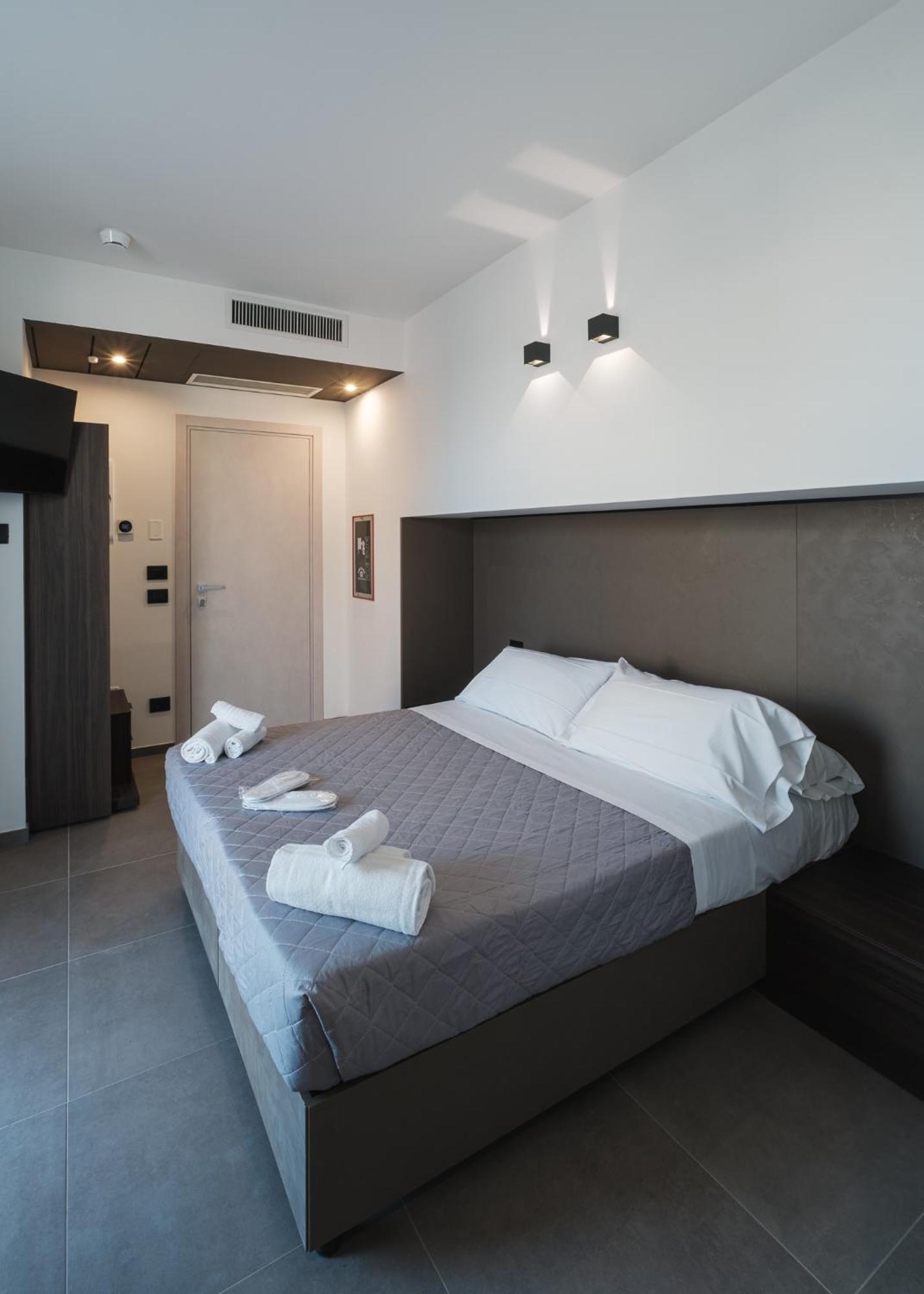 Residence Goldoni6 Suite Apartment Rimini Bagian luar foto