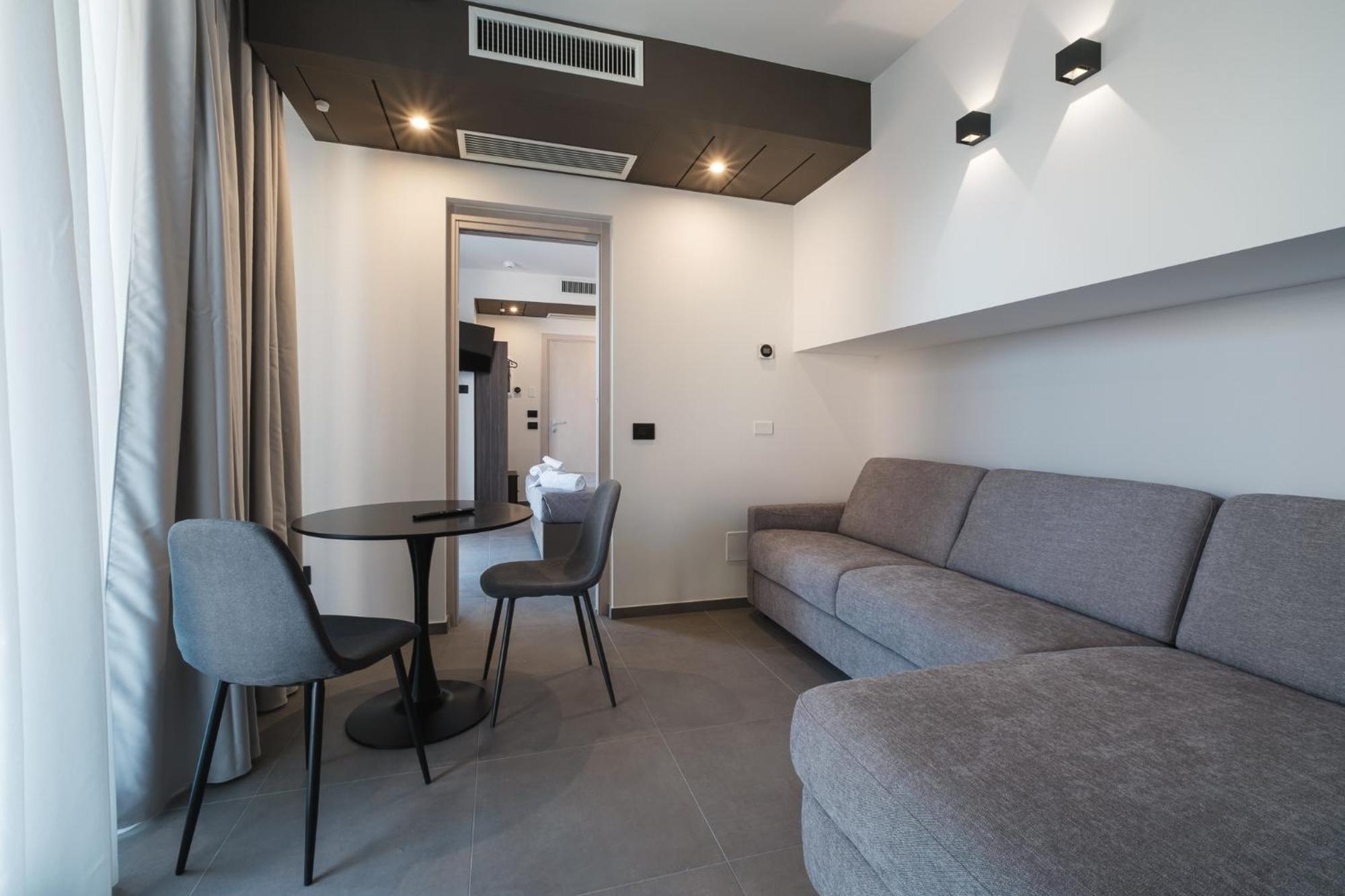 Residence Goldoni6 Suite Apartment Rimini Bagian luar foto